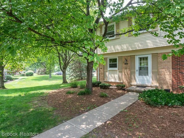 1784 Brentwood Dr, Troy, MI 48098