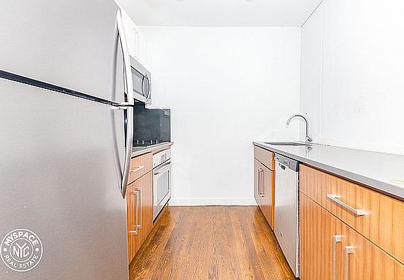 3rd image of 1209 Dekalb Ave #446