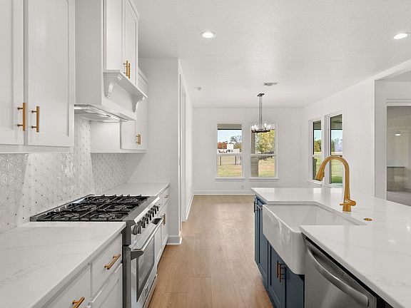 4th image of 121 Black Diamond Drive