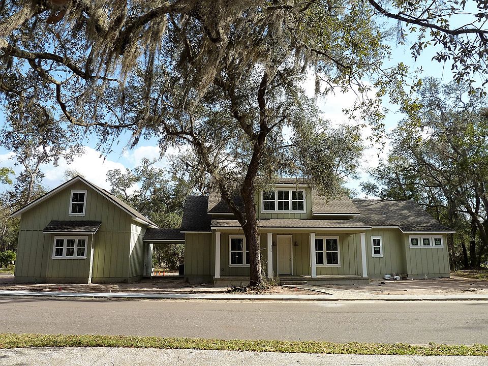 Front view of home