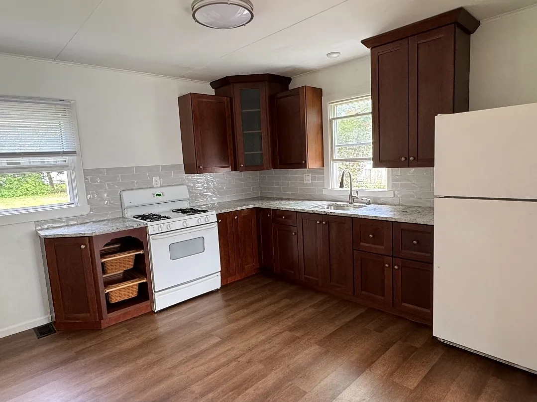 3 bed, 1.5 bath, 800 sqft, $2,200 — Photo 4