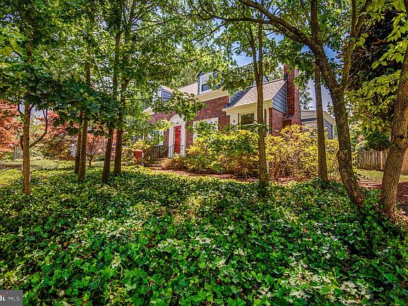 2nd image of 808 Crescent Dr