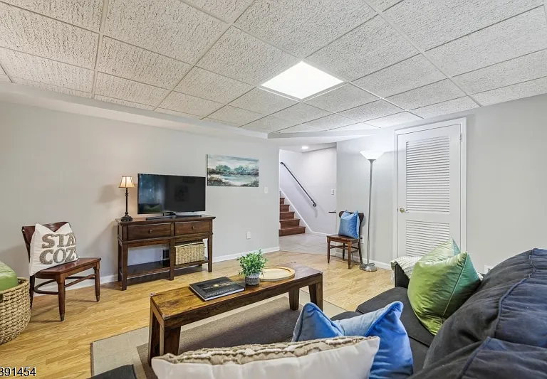 63 Whitney Dr — Photo 18