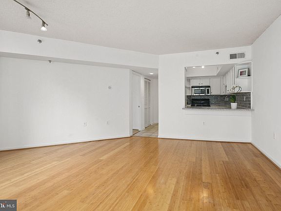 4th image of 1001 N Randolph St APT 404