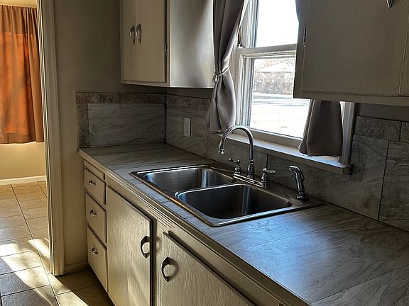 3rd image of 725 Broadwater Ave #725