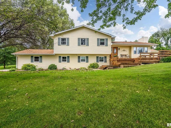 11350 Circle Dr, Blue Grass, IA 52726