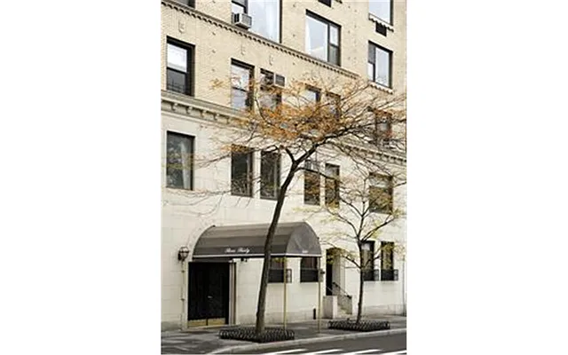 Sold by Douglas Elliman | media 24