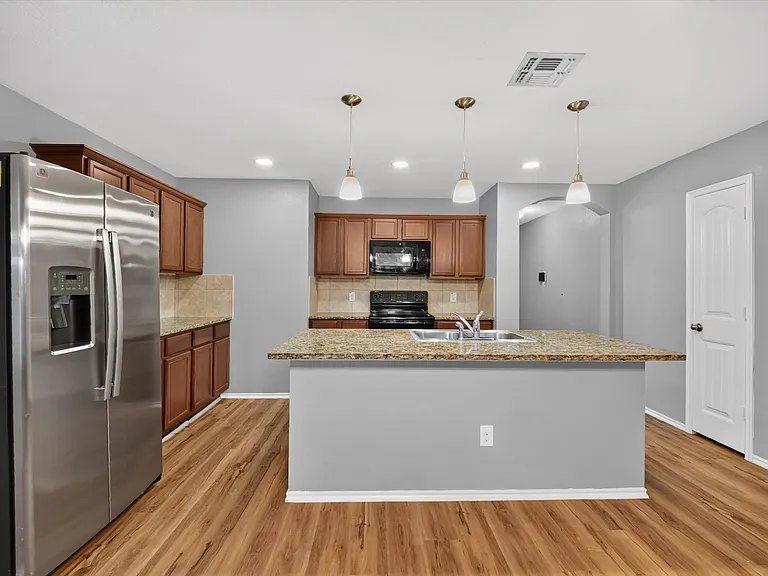 1304 Pampa Grass Dr — Photo 7