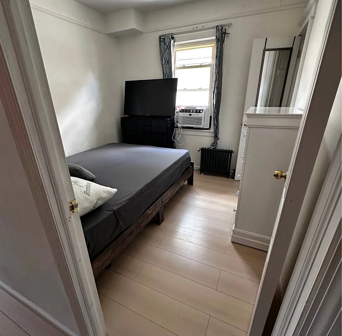 4 bed, $1,000 — Photo 1