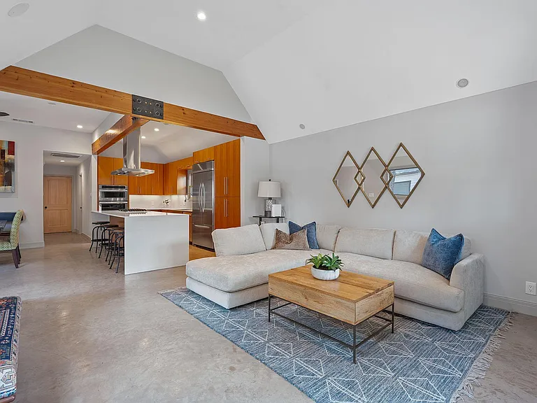 1509 Juliet St — Photo 3