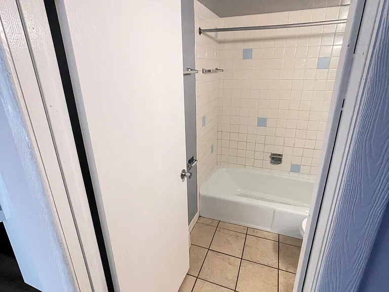671 Jeffery Ave #2S — Photo 7
