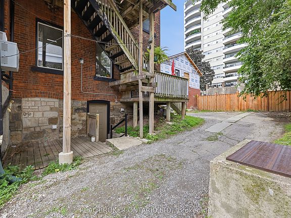 4th image of 98 Duke St