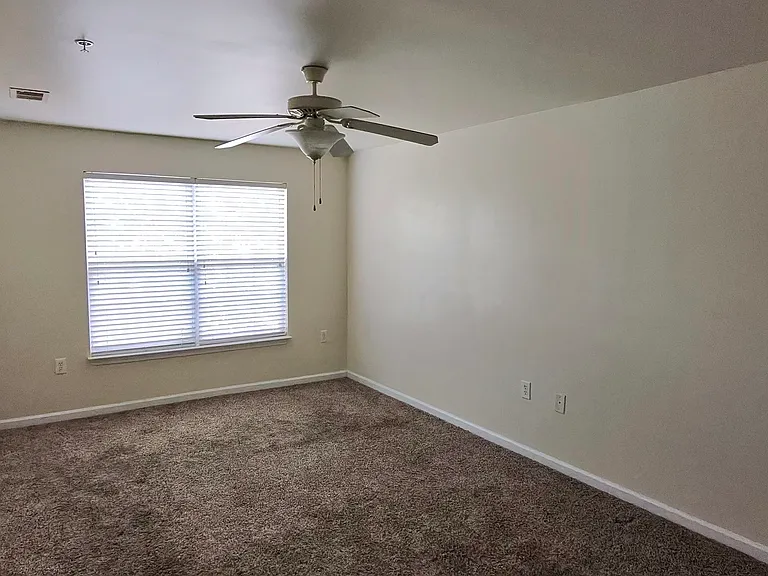 1380 Hertiage Pointe #201 — Photo 4