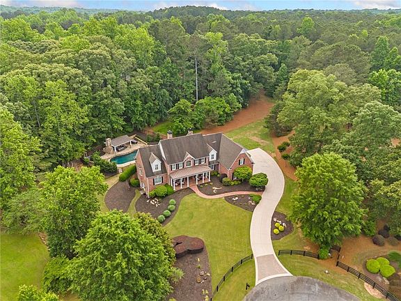 2nd image of 325 Edwards Brook Ln