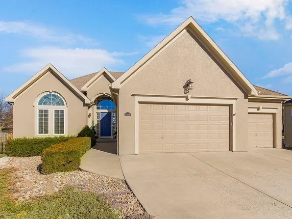 1904 NE 104th Ter, Kansas City, MO 64155