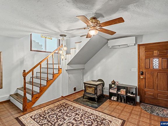 3rd image of 6687 Skyline Rd S