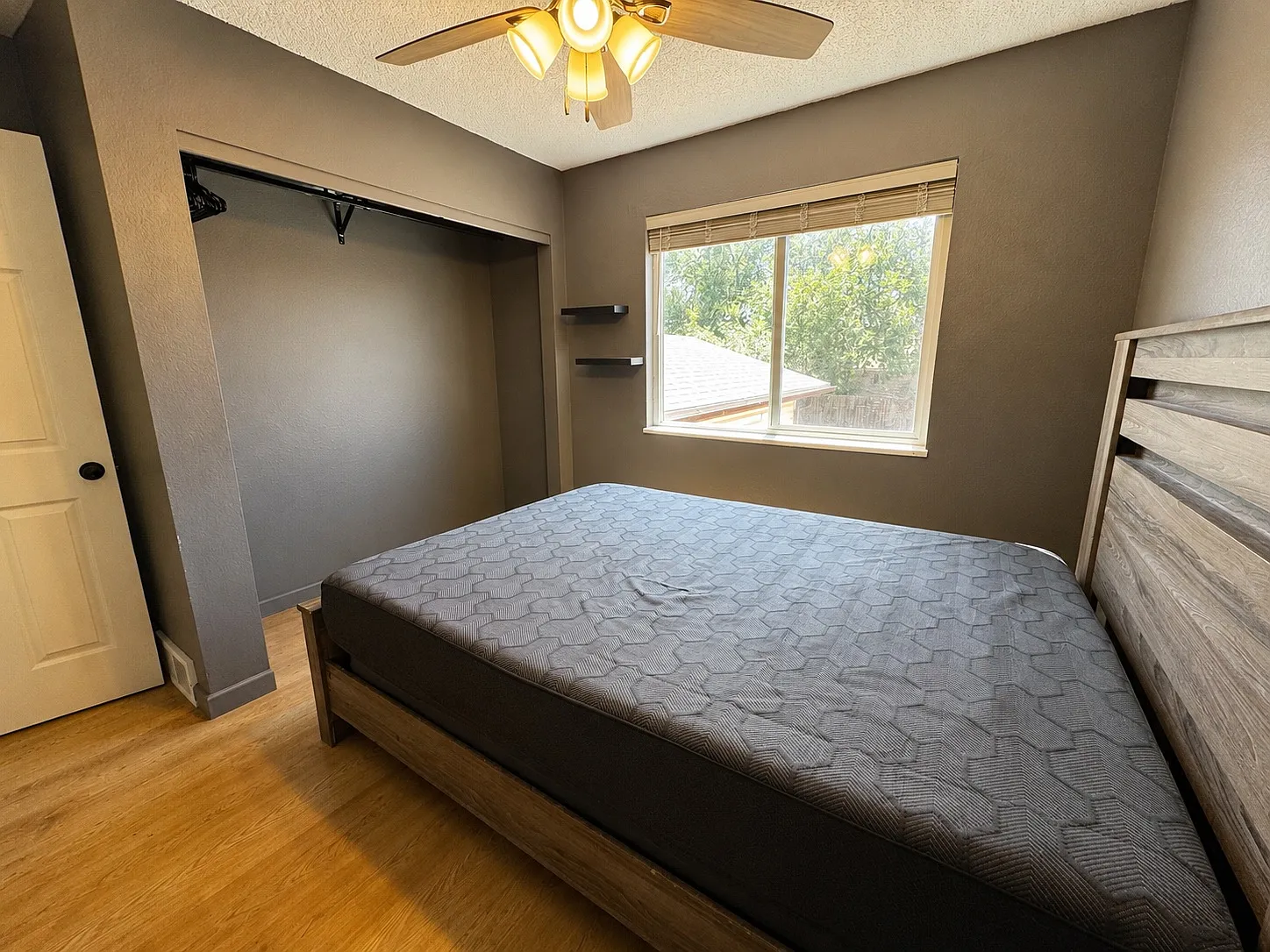 4 bed, 1.5 bath, 1152 sqft, $2,400 — Photo 4
