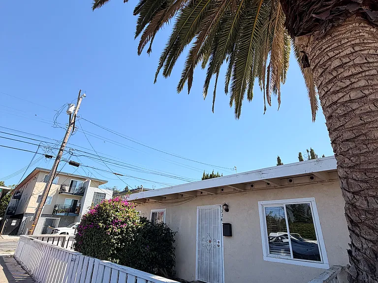 1324 Addison St — Photo 11