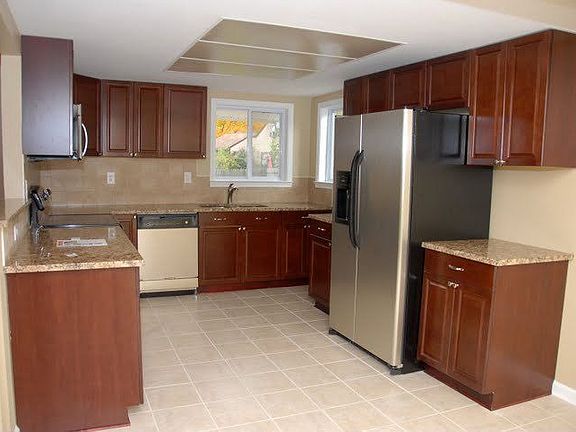 New Kitchen w/Granite Counters