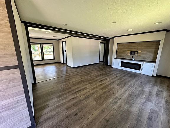 3rd image of 70 Sugar Plum Ln
