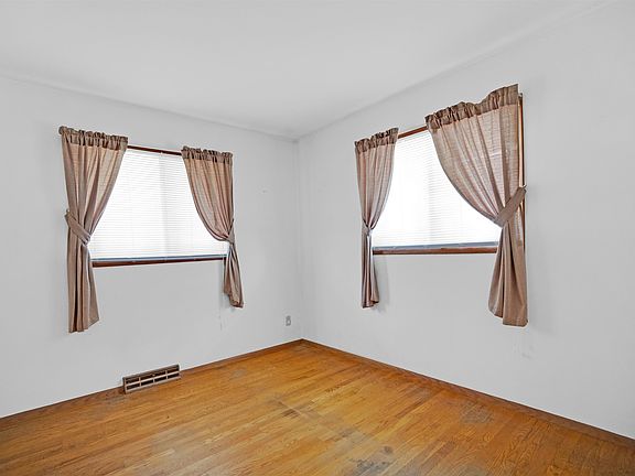 4th image of 1534 King St