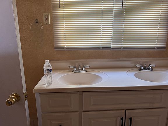 4th image of 17393 Upland Ave