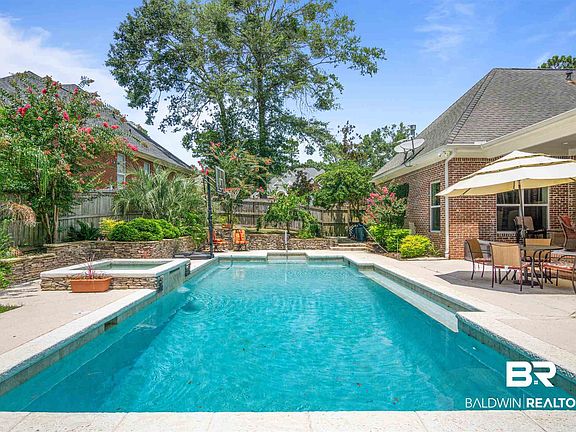 2nd image of 218 N Circle Dr
