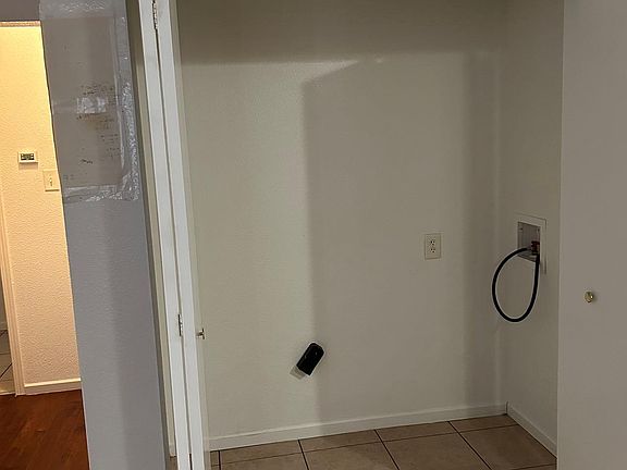 5th image of 1626 Carriage Cir