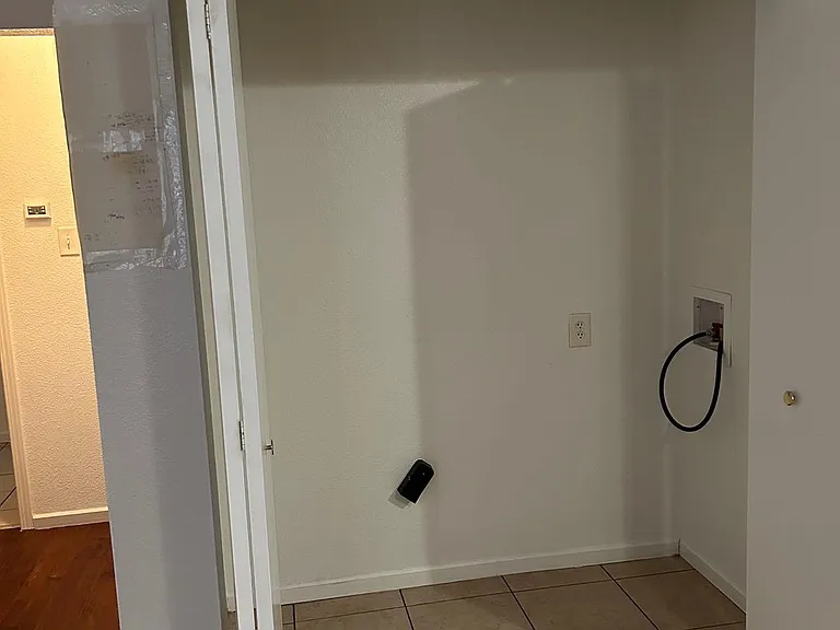 1626 Carriage Cir — Photo 5