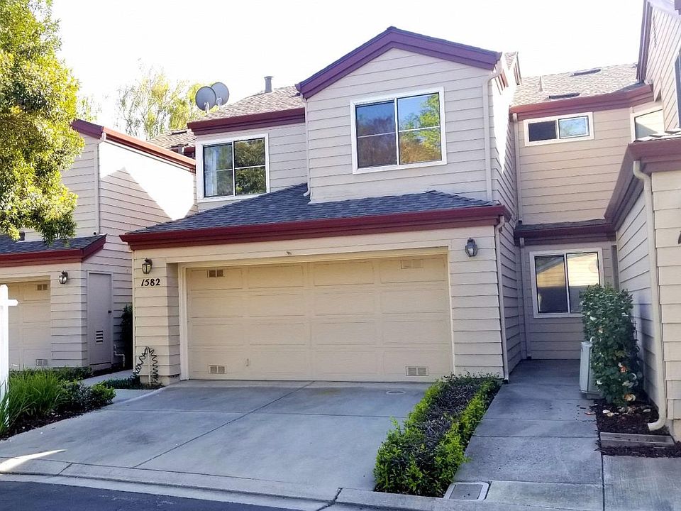1st image of 1582 Fairway Green Cir