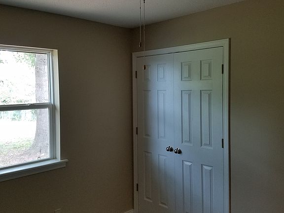 5th image of 520 Webster St