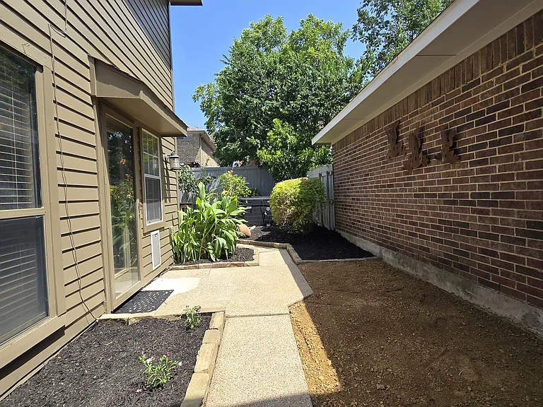 3817 Clover Hill Ln — Photo 16