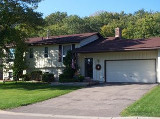 7624 100th St W, Bloomington, MN 55438