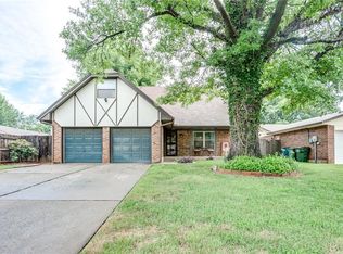 525 Larkspur Ln, Edmond, OK 73003