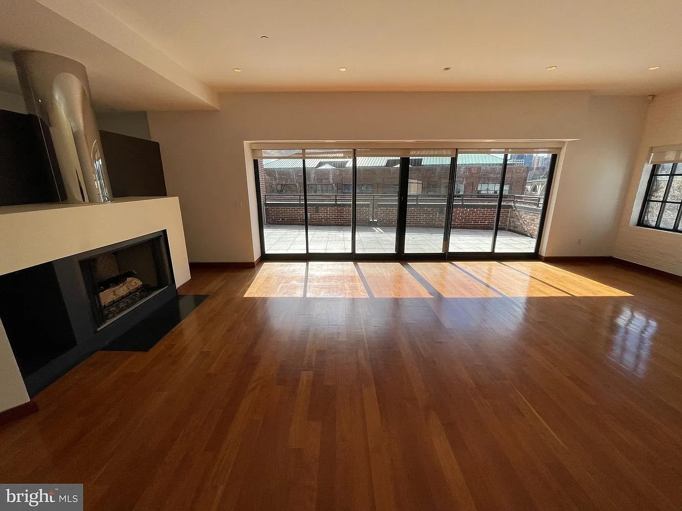 2 bed, 2.5 bath, 1748 sqft, $7,800 — Photo 4