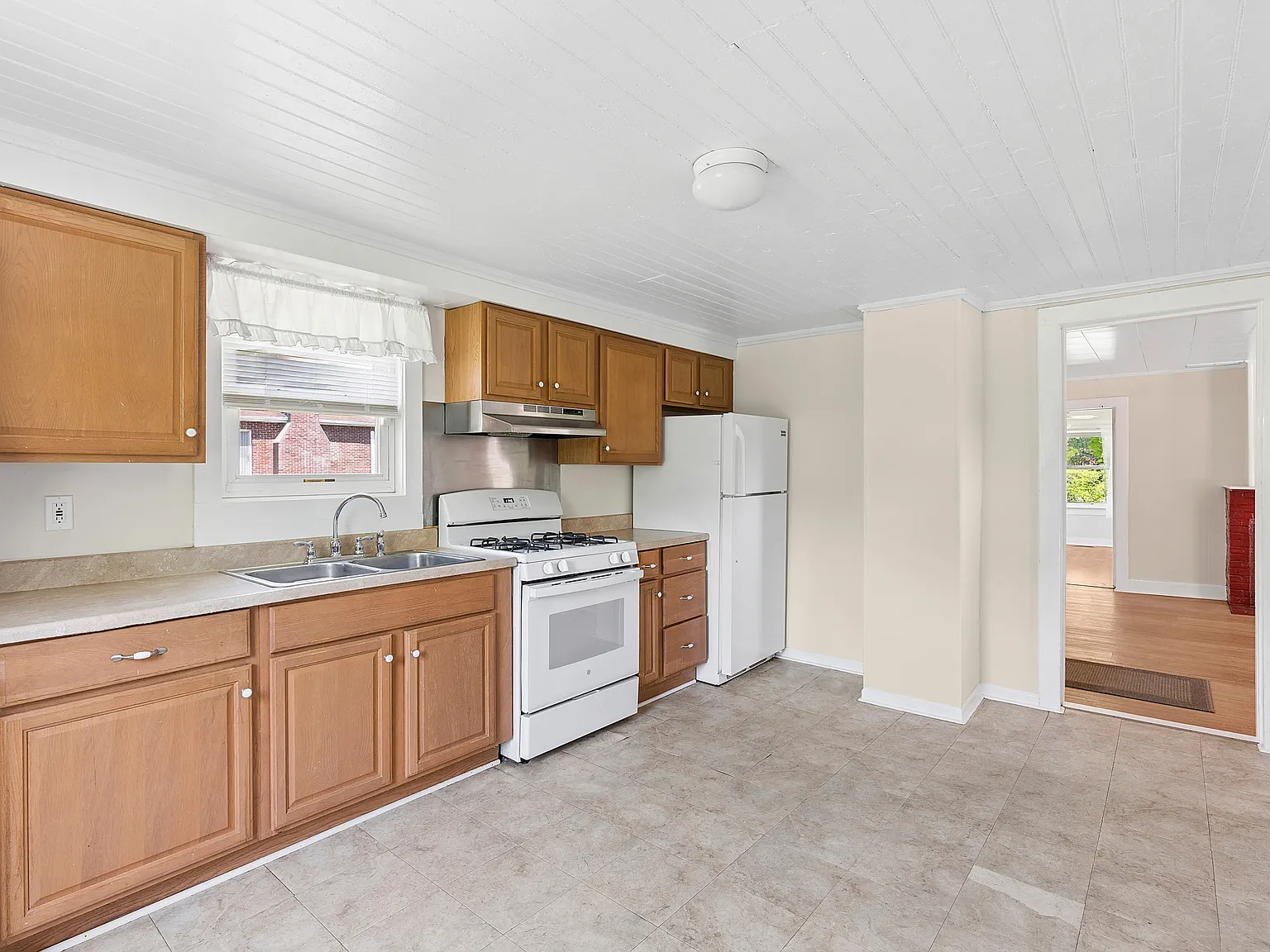 Southampton Year-Round Rental — Photo 3