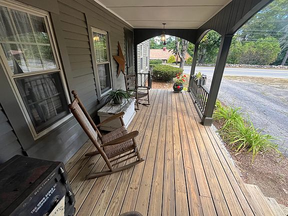 4th image of 373 Main Street