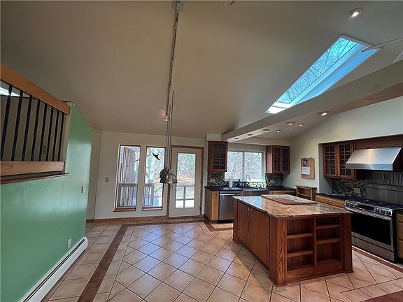 5th image of 340 Campbell Rd