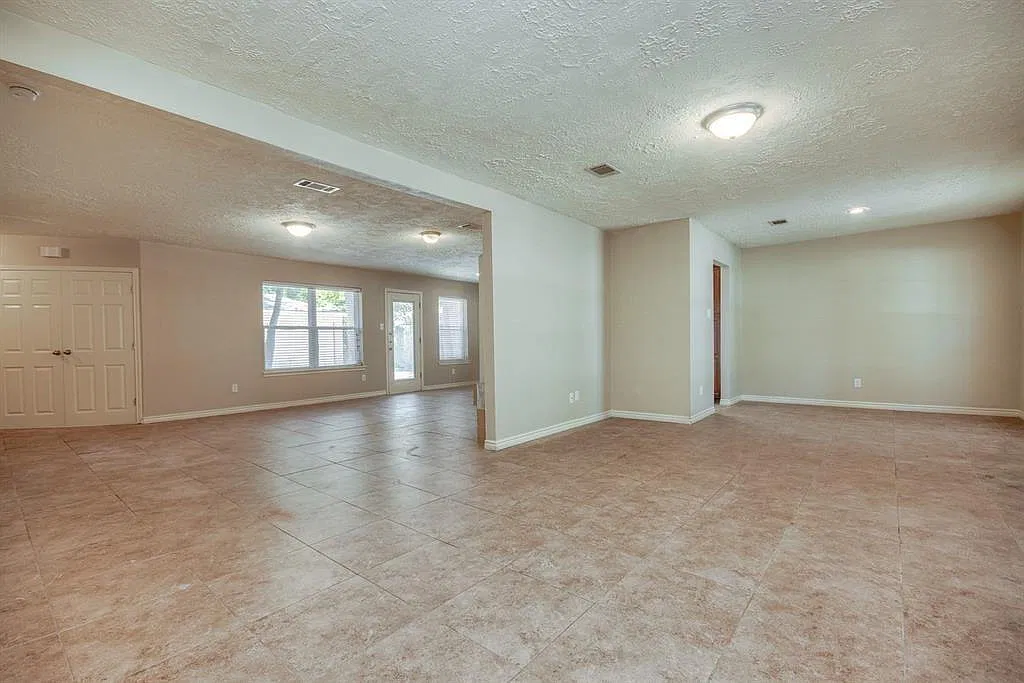 4 bed, 2.0 bath, 1834 sqft, $1,900 — Photo 3