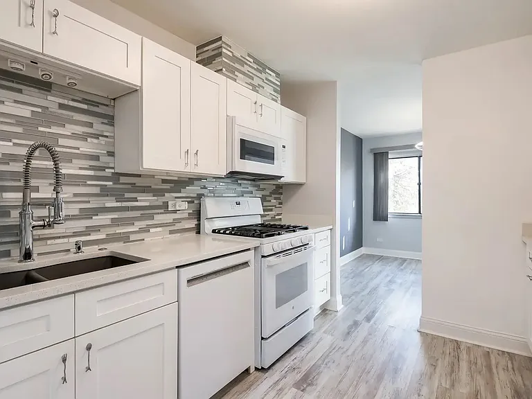4000 Bayside Dr #205 — Photo 2