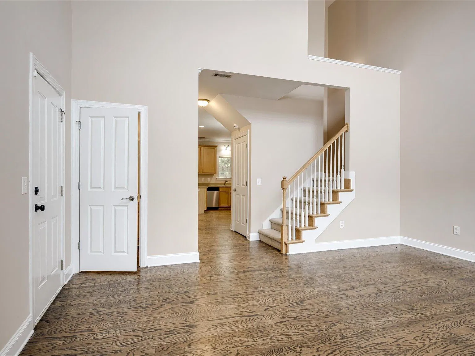 4 bed, 2.5 bath, 2118 sqft, $1,995 — Photo 3