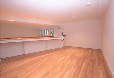 Rented by R New York