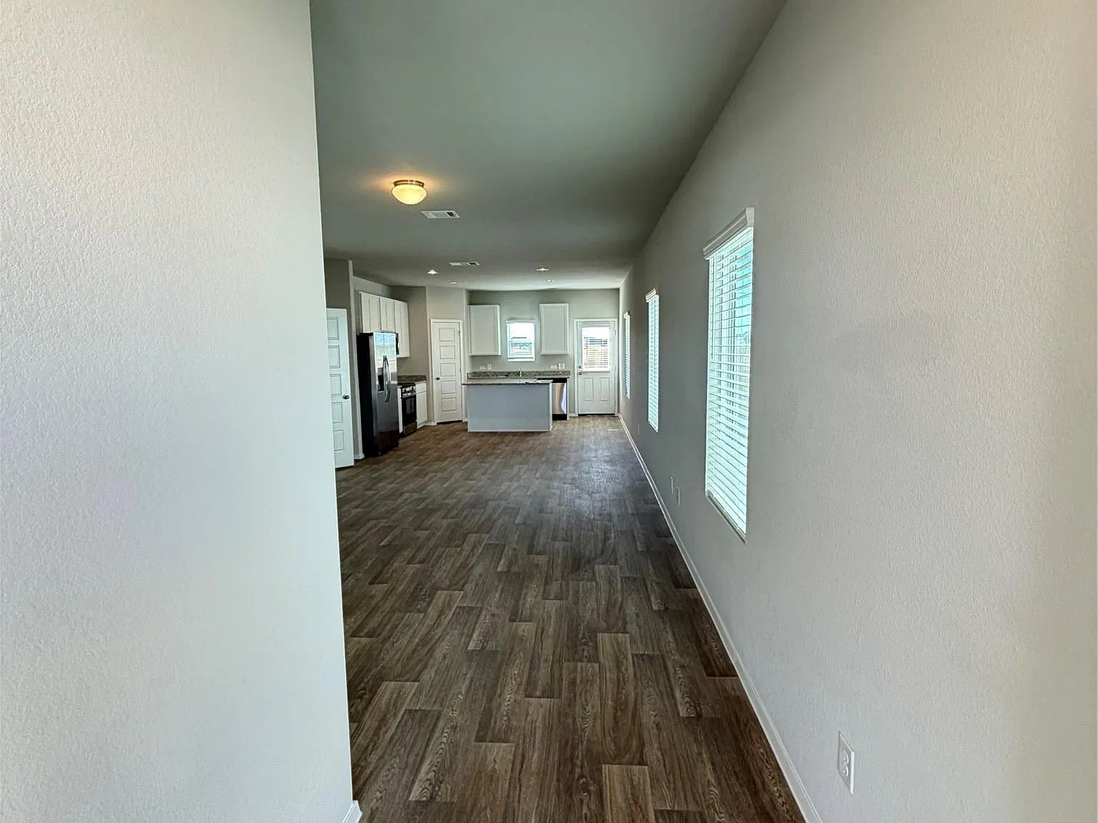 4 bed, 2.0 bath, 1468 sqft, $2,100 — Photo 2