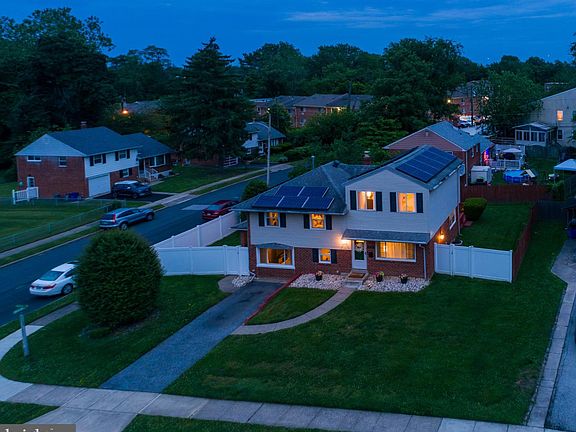 5th image of 2928 Larkspur Ln