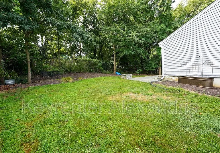 5901 Beech Tree Dr — Photo 36