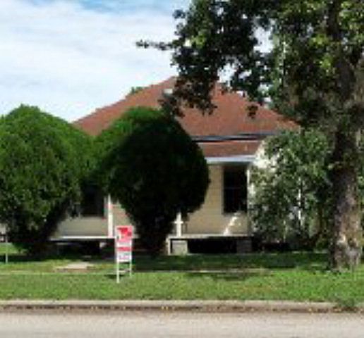 1st image of 202 N Avenue A