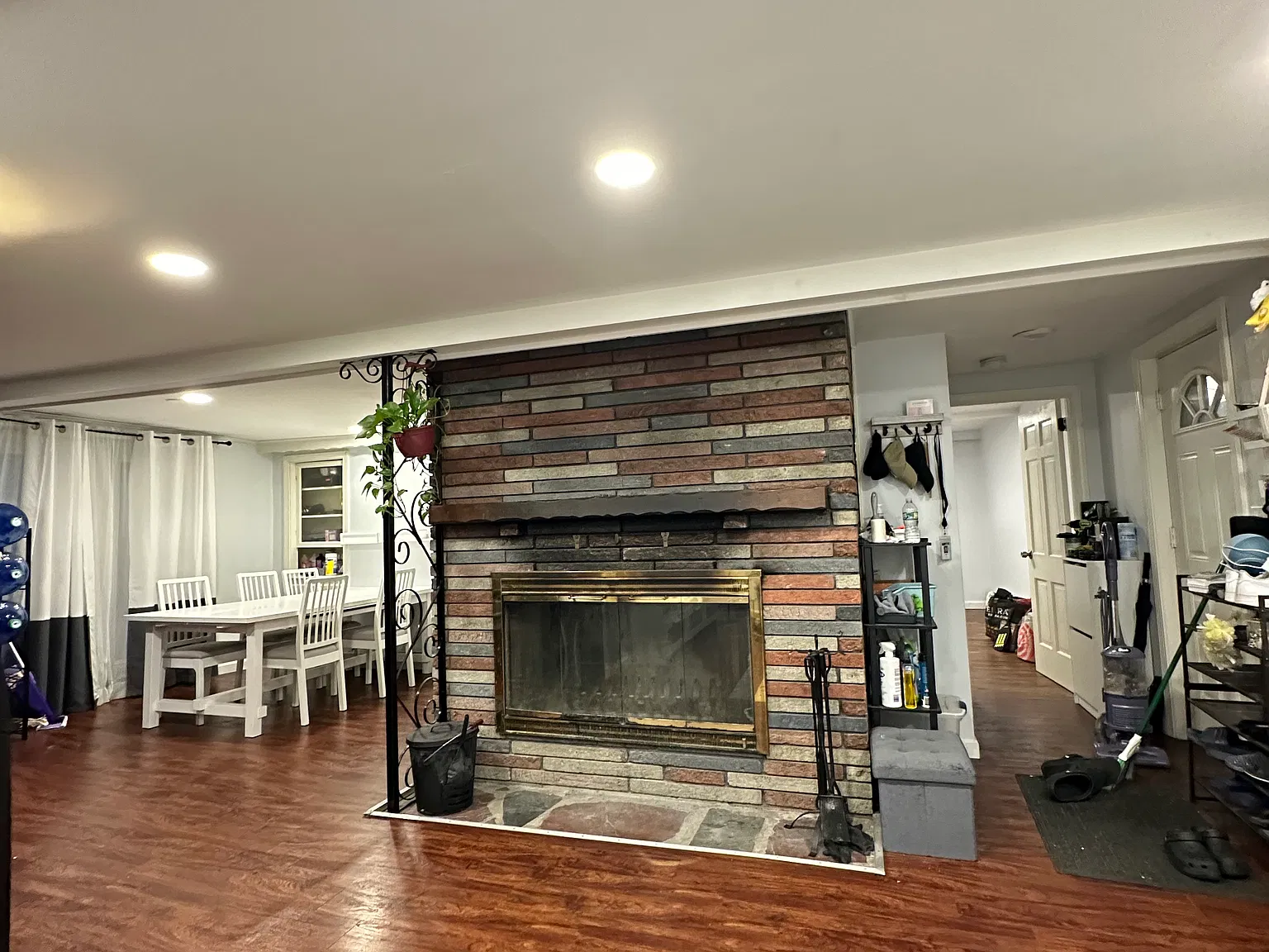 4 bed, 1.5 bath, 1500 sqft, $2,700 — Photo 2