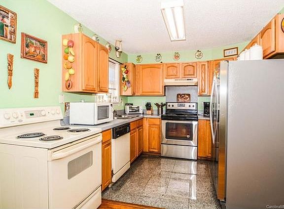 4th image of 512 N Mulberry St