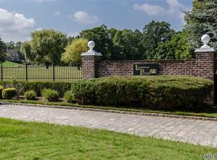 26 Athem Dr, Glen Cove, NY 11542