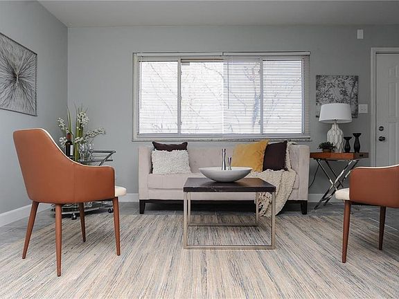 4th image of 3407 Royal Oak Dr